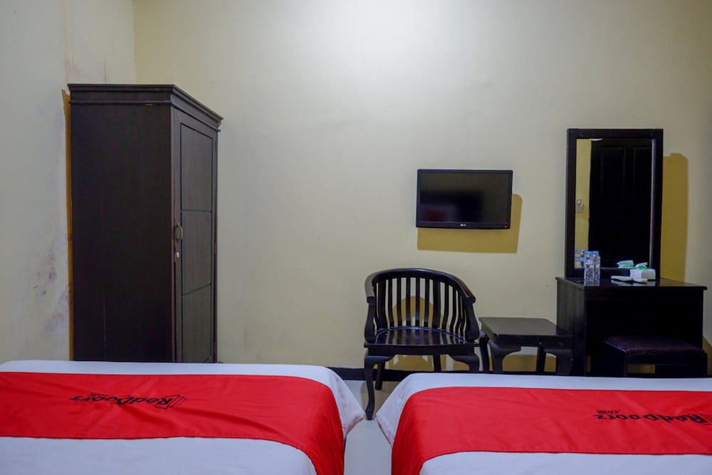 RedDoorz near Citraland Waterpark Kendari 16/29