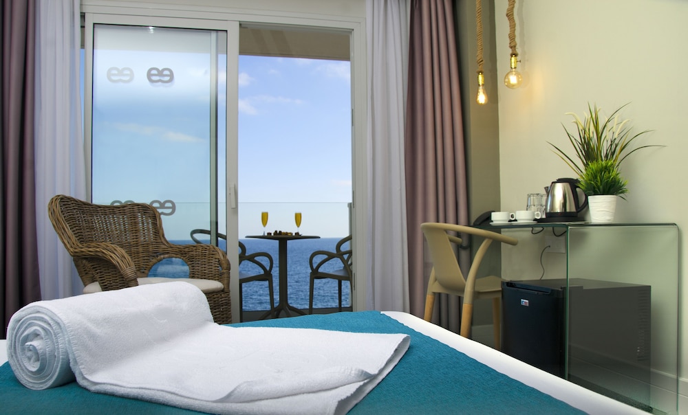 Ereza Mar - Adults Only 34/75