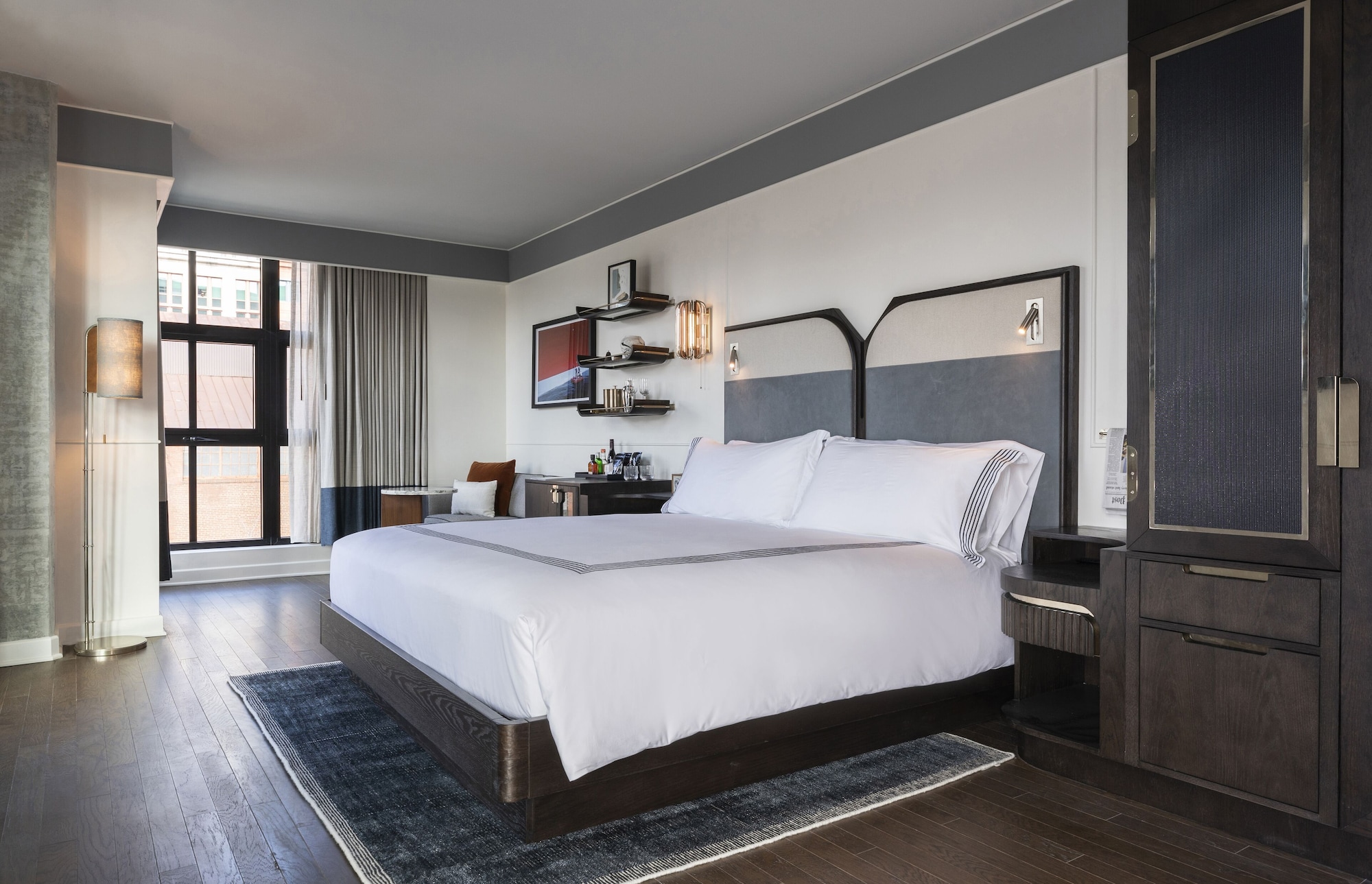 ROOM, KING BED, CORNER