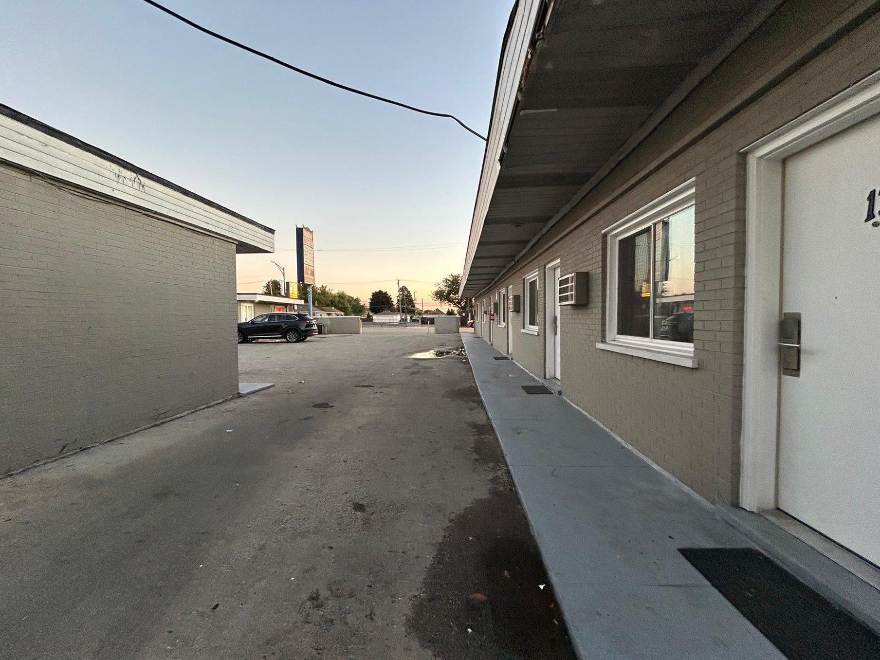 Rainbow Motel 19/26