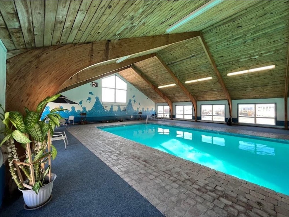 Presque Isle Inn and Convention Center 40/48
