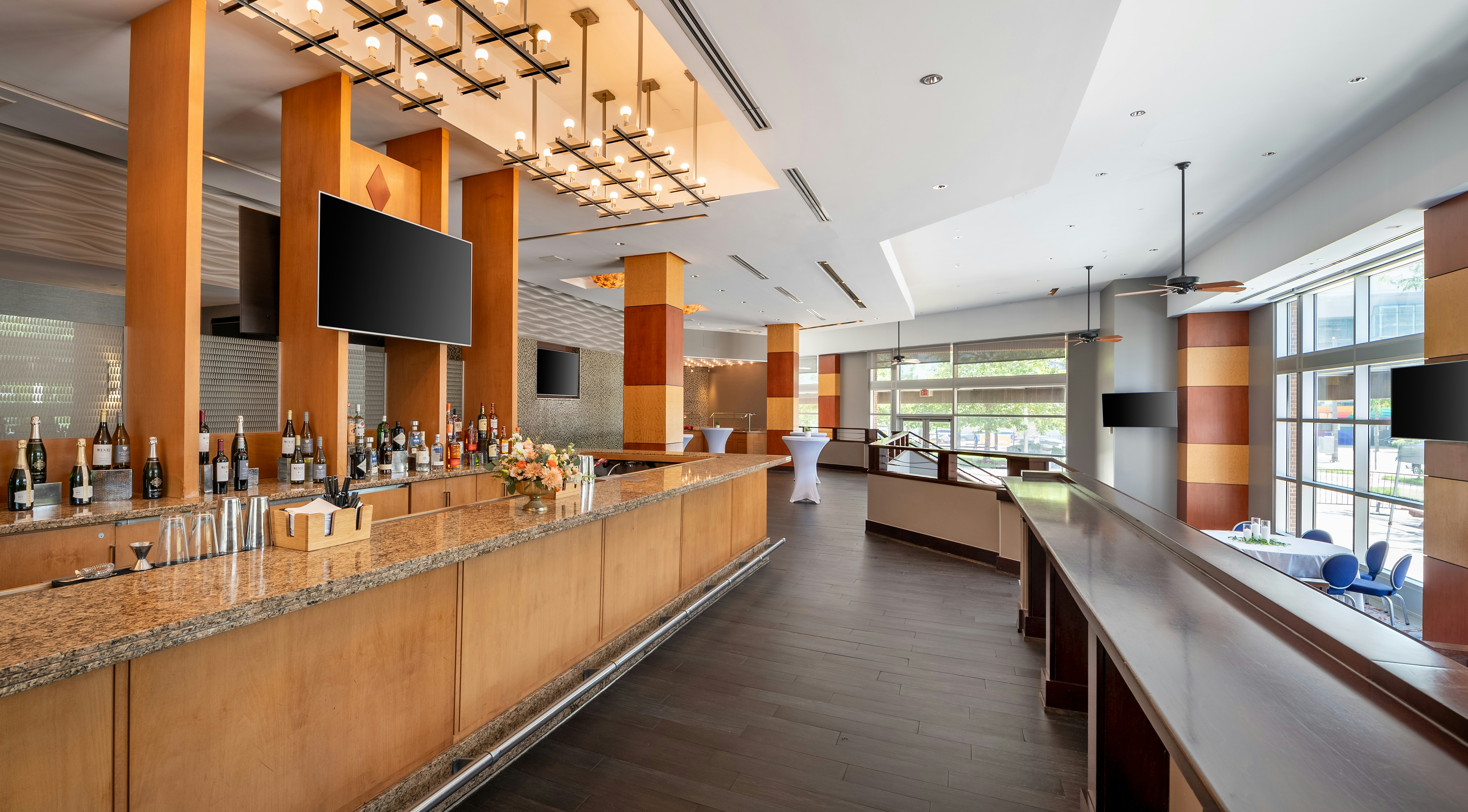Hilton Baltimore Inner Harbor 48/84