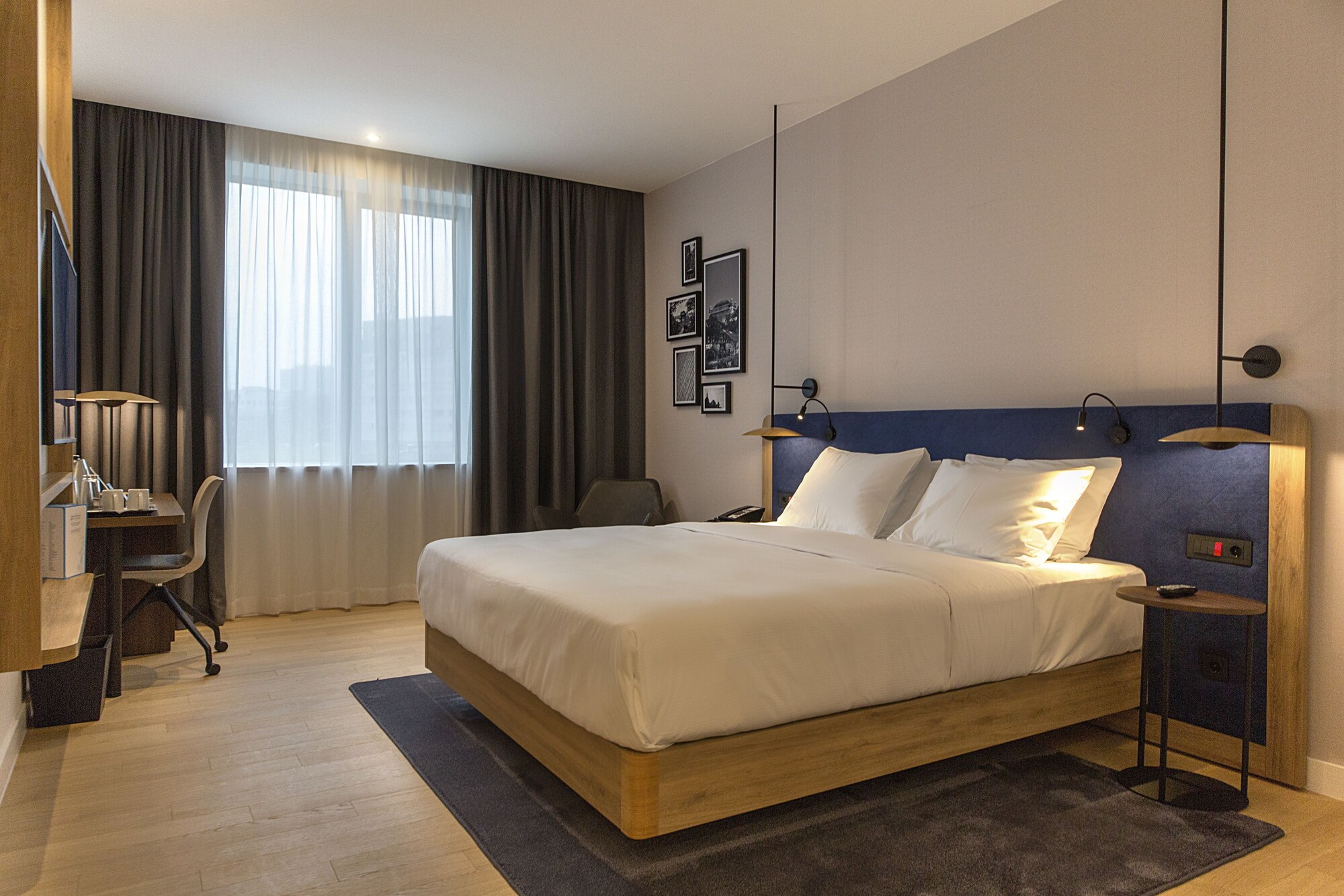 ROOM, KING BED, ACCESSIBLE