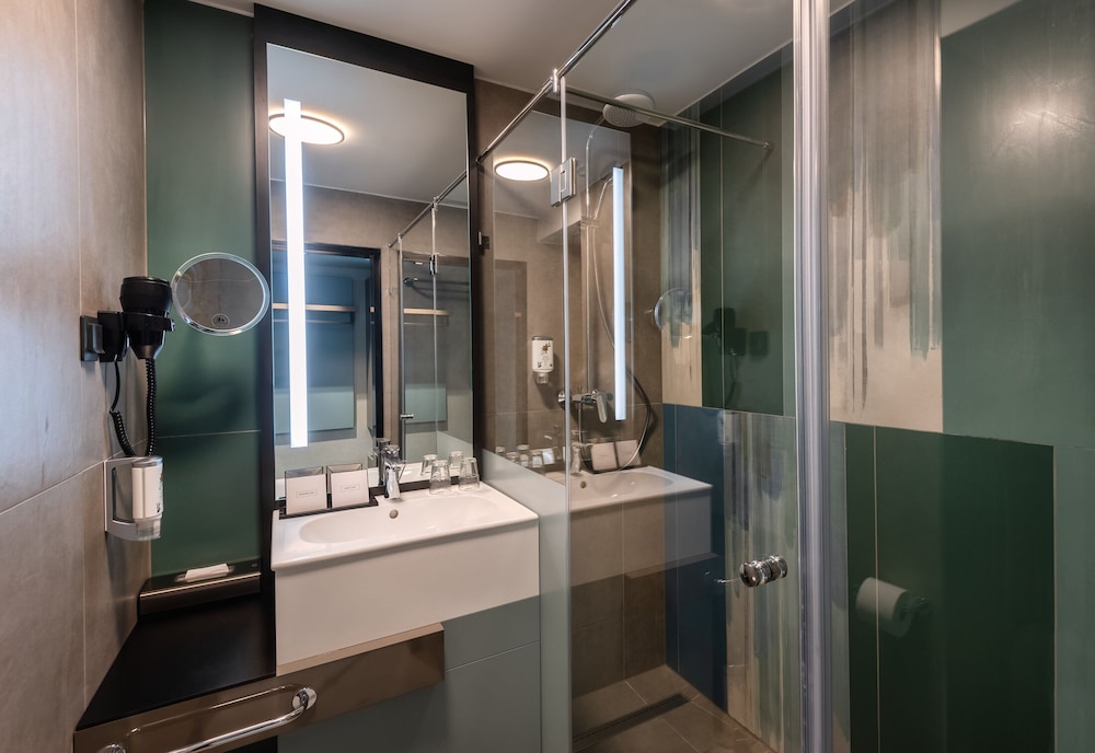 جناح جونيور بسرير كوين مع أريكة، Hunguest Hotel Bal Resort 5/5