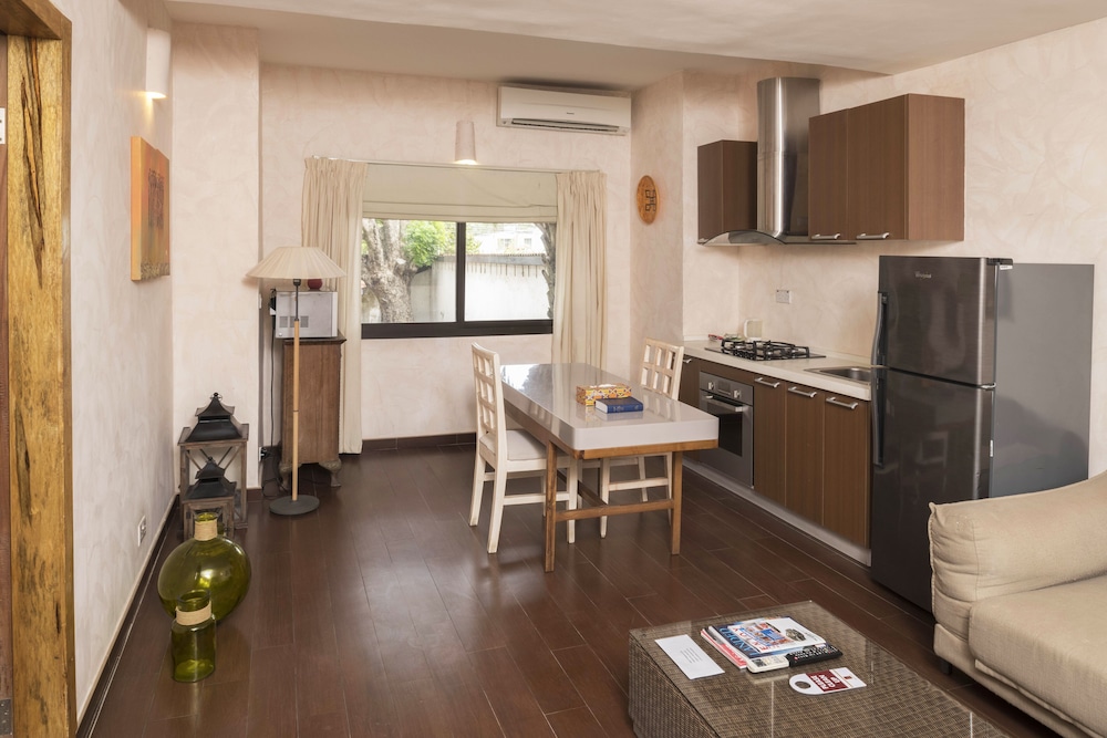 La Villa Boutique Hotel 53/69