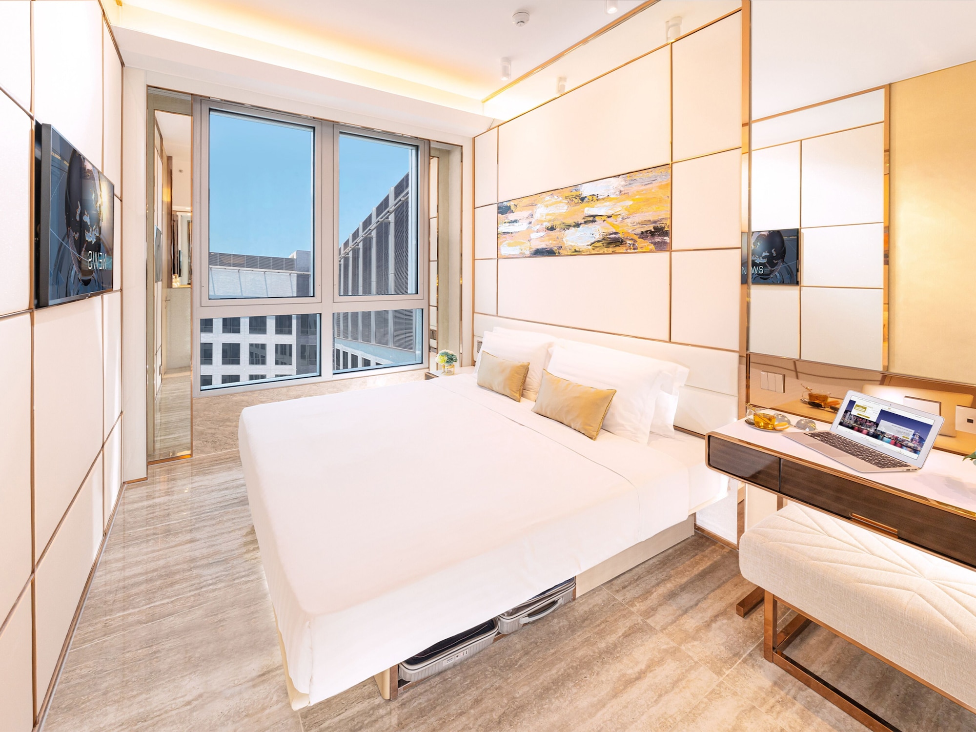 DELUXE, SUITE