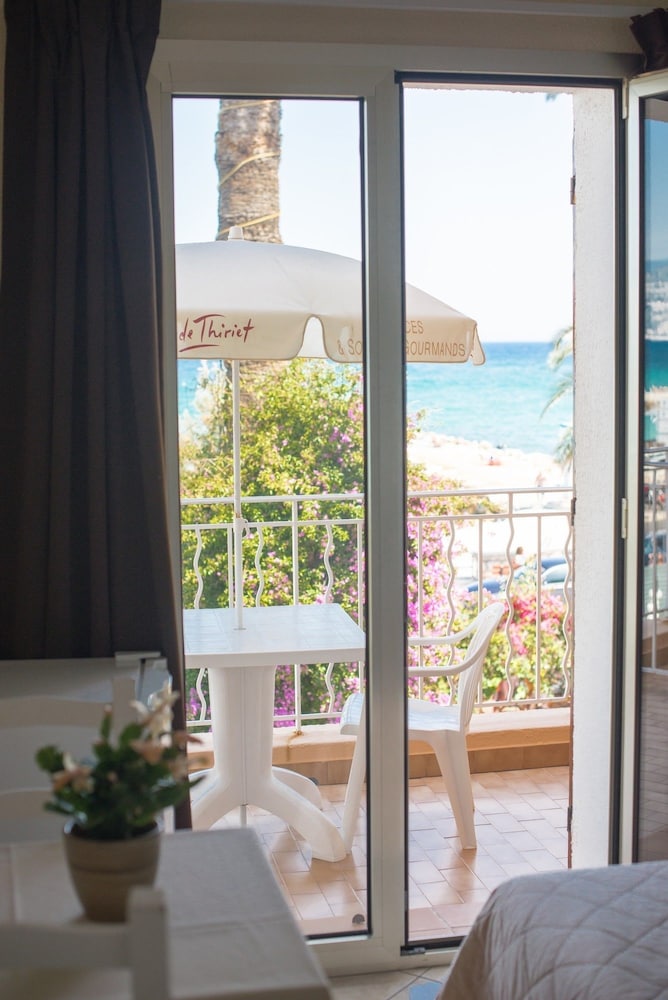 Hôtel Reine D'Azur 34/50