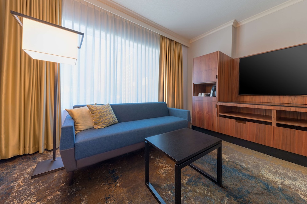 HYATT REGENCY CALGARY 46/68