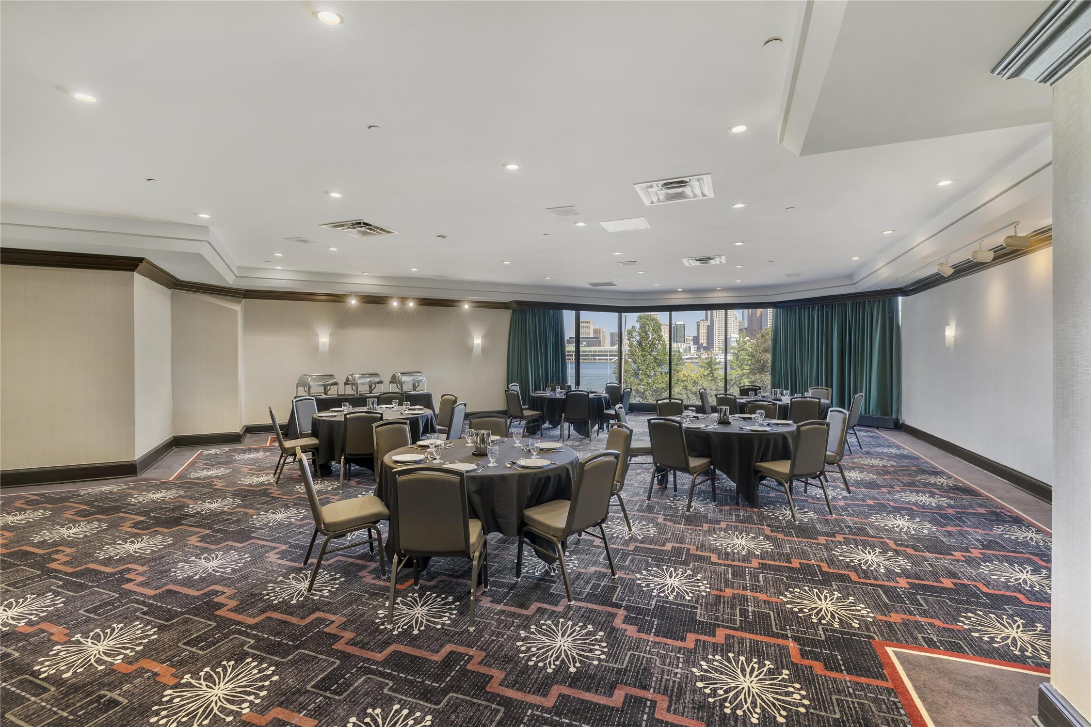 Best Western Plus Waterfront Hotel 57/63