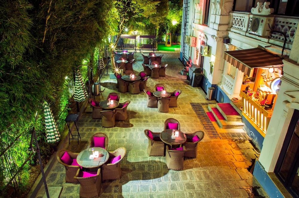 Royal Empire Boutique Hotel 44/47