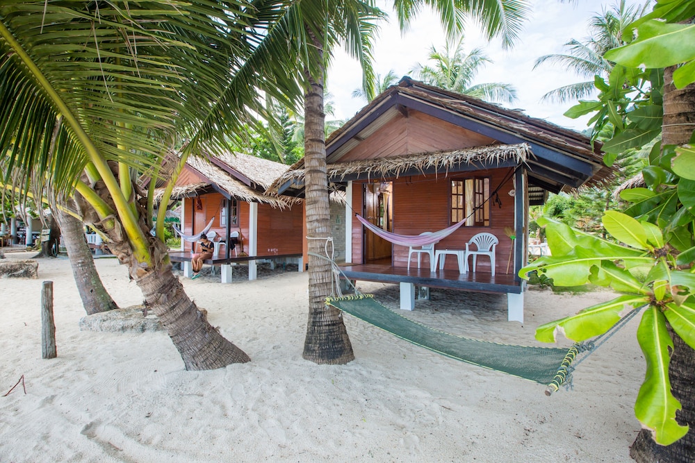 BOTTLE BEACH 1 RESORT 10/74