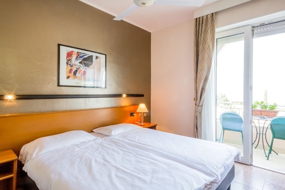 HOTEL PACE 13/65