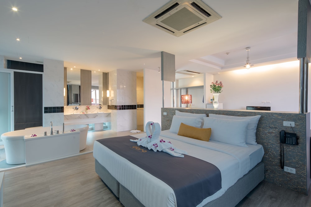 Honeymoon, Suite, King Bed, Balcony