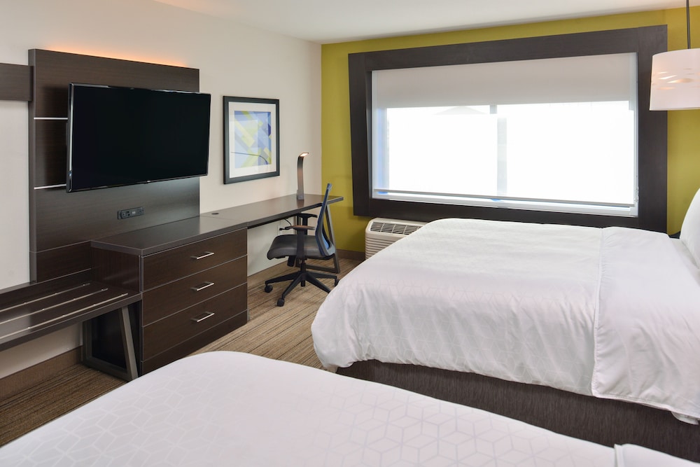 Holiday Inn Express & Suites Olathe West 14/60