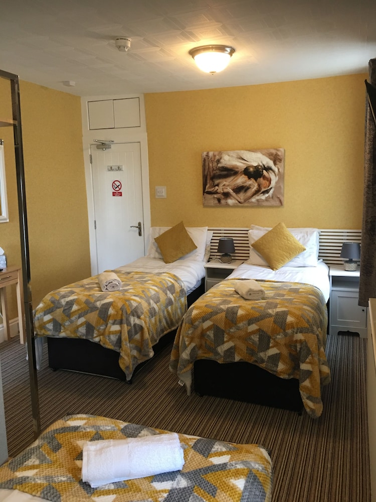 Glenheath Hotel 17/49