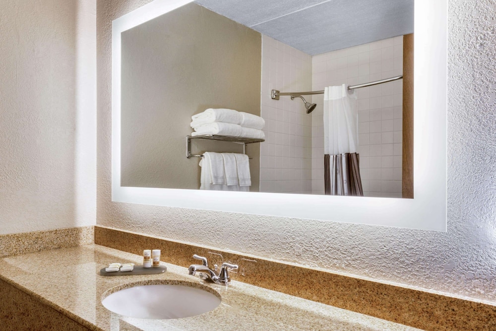 La Quinta Inn By Wyndham Binghamton Johnson City 21/59