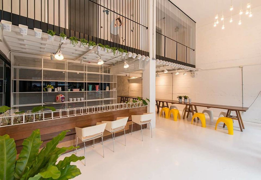 Pastelhouse hostel 2/21
