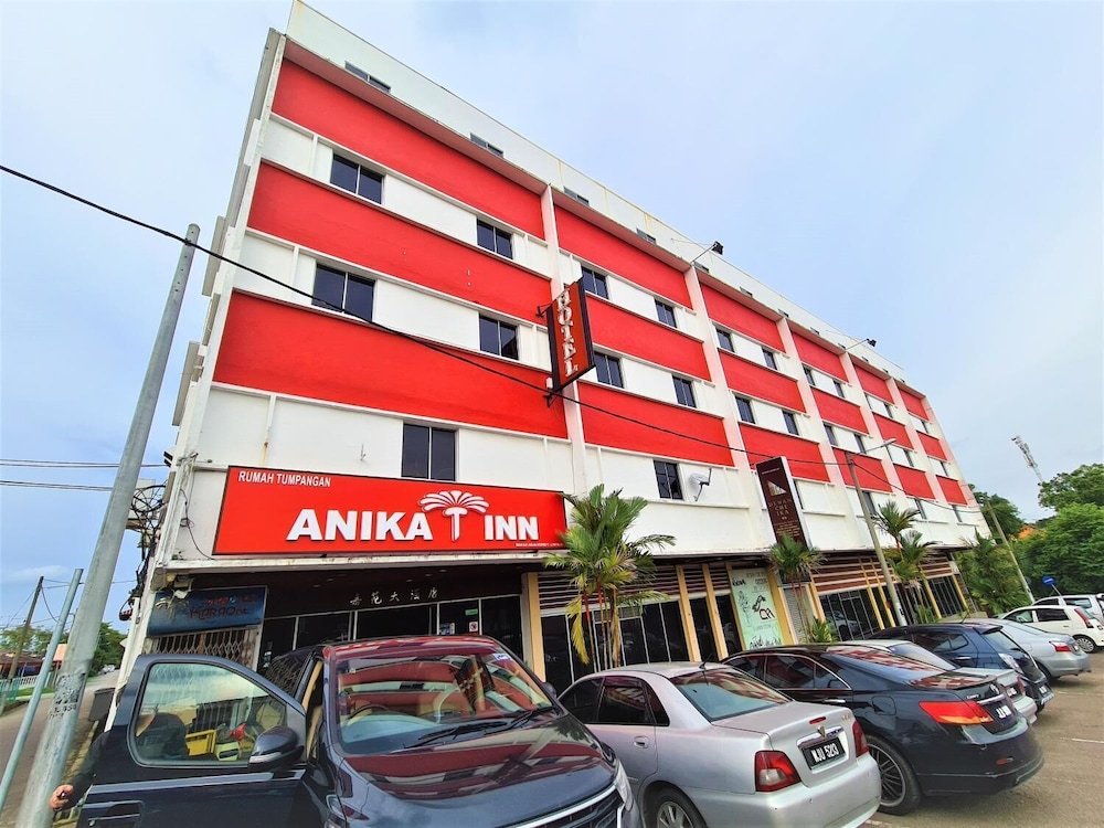 Anika Inn 36/44