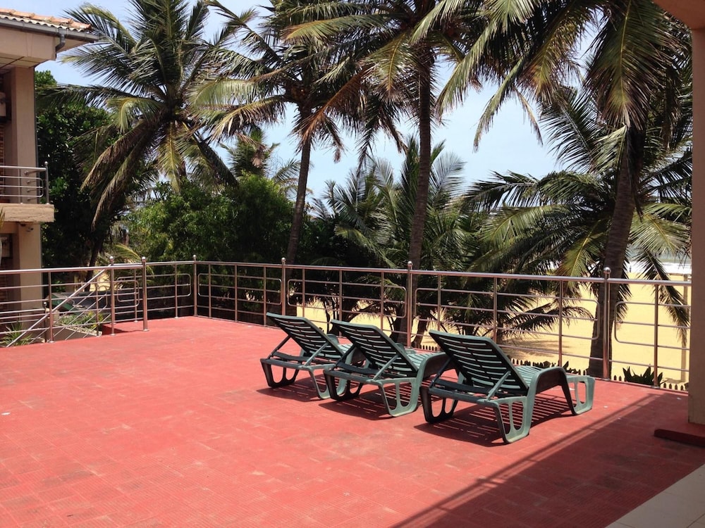 Oasis Beach Resort 39/41
