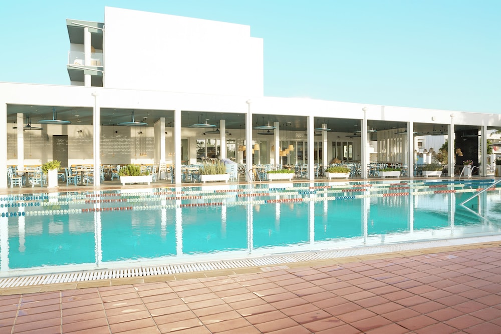 SUNWING SANDY BAY BEACH 19/21