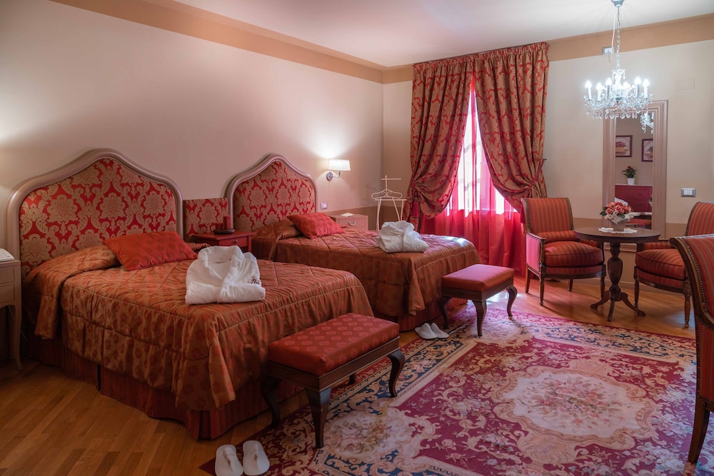 San Luca Palace 34/58