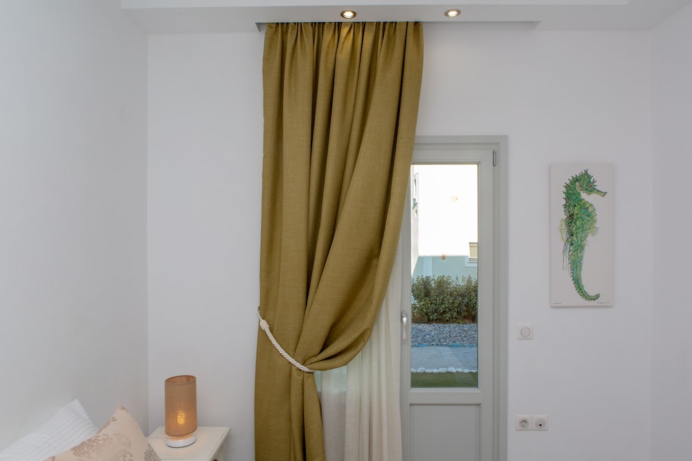 Sun and Moon Villas and Suites 36/72