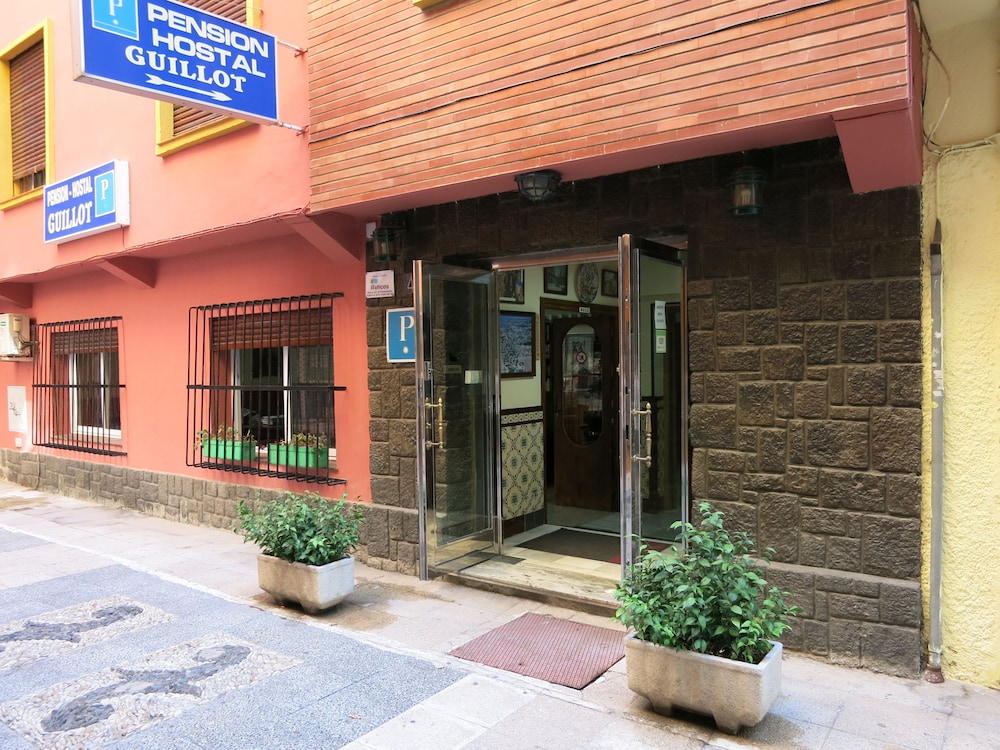 Hostal Guillot 3/18