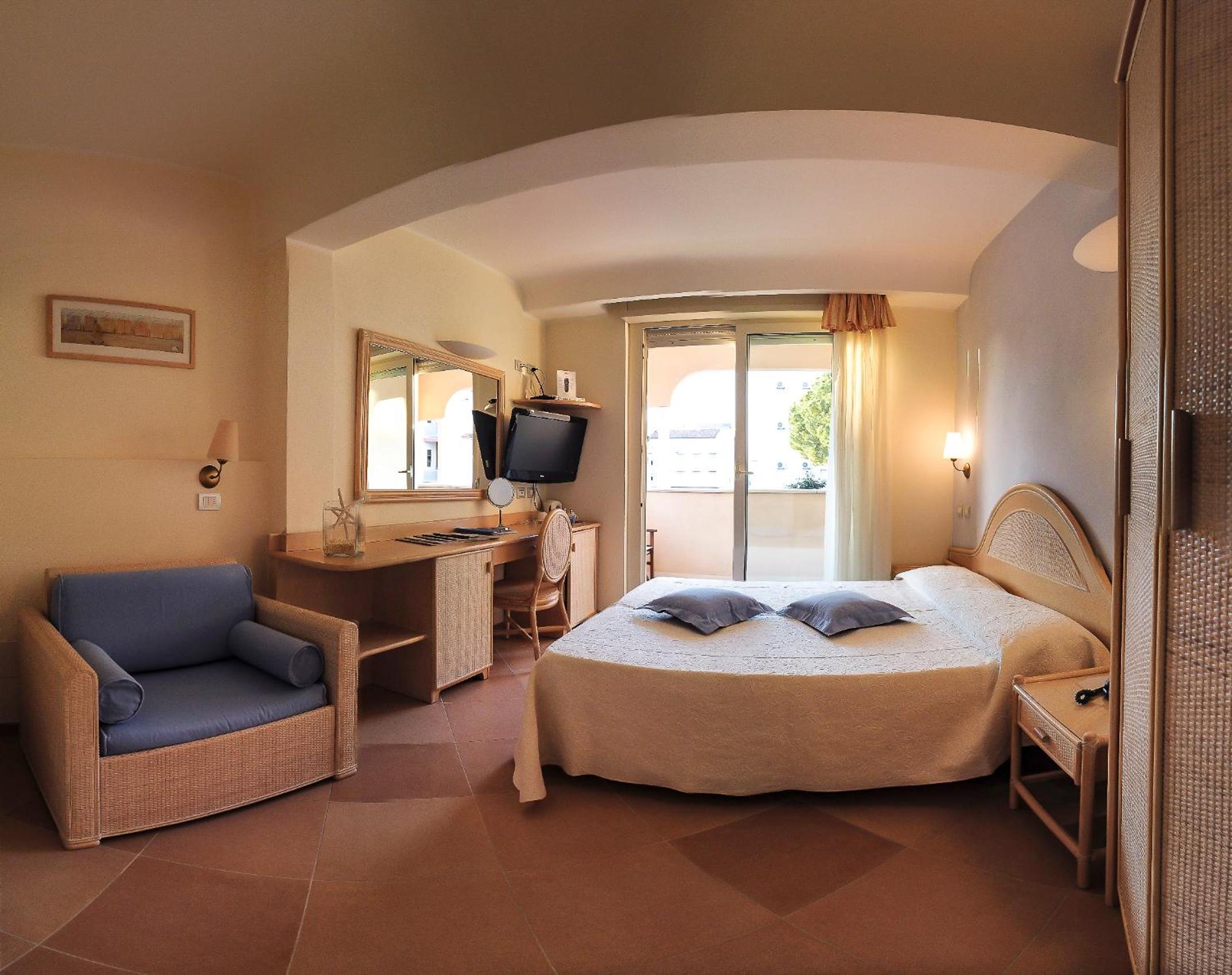 Deluxe, Triple, Side Sea View, Pool View