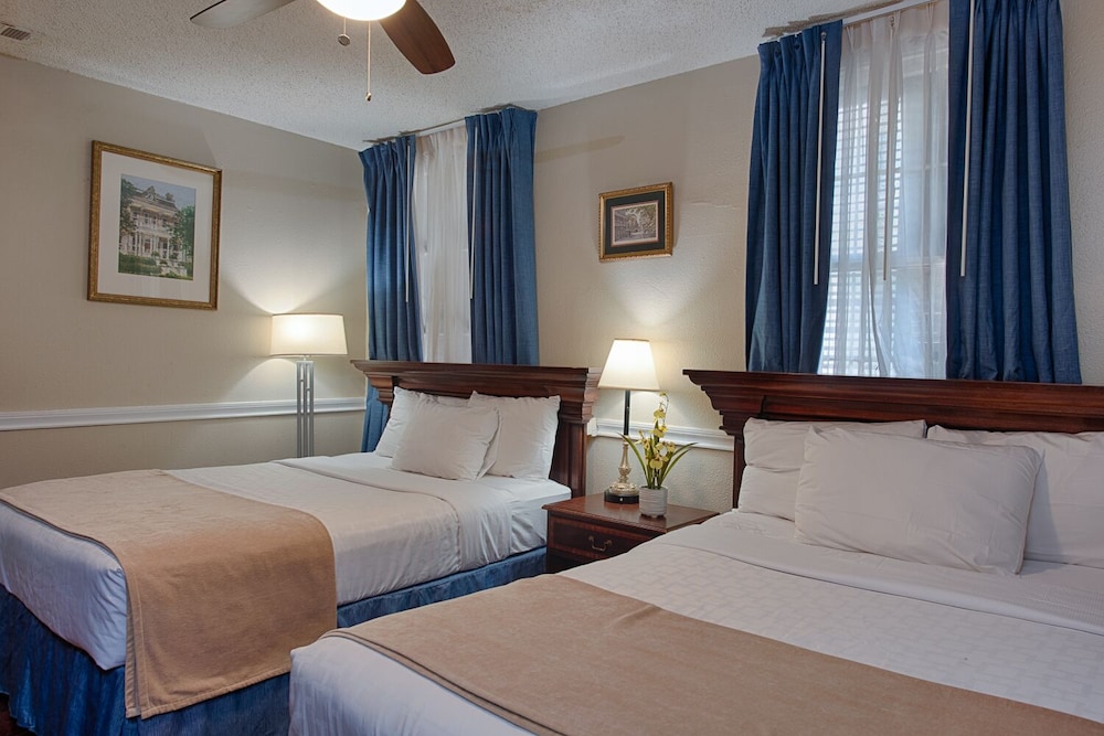 CLASSIC, 2 QUEEN BEDS
