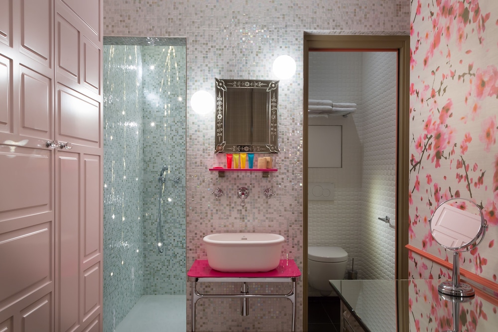 Hotel Crayon Rouge By Elegancia 49/50