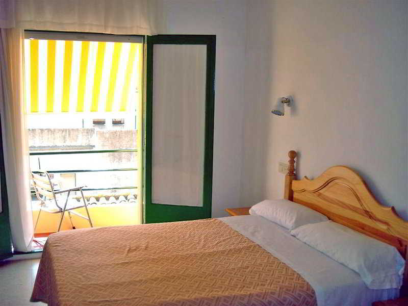 Hostal Rom 16/39
