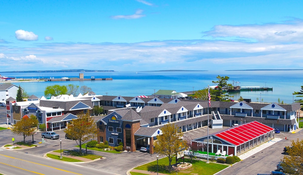 Days Inn By Wyndham Mackinaw City - Lakeview 2/28