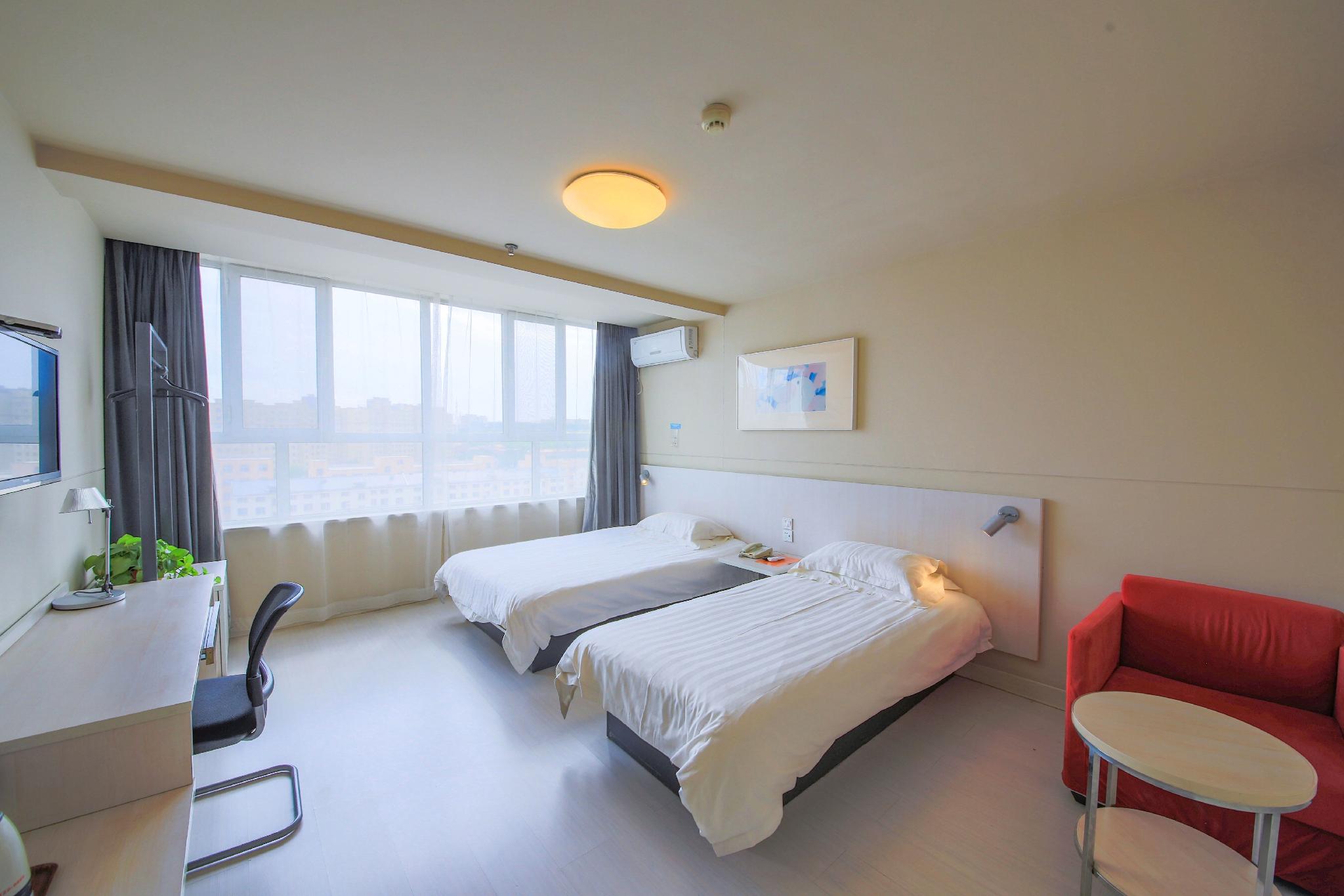 Jinjiang Inn (Ulanqab Jining Railway Station Xingfu Road) 27/40