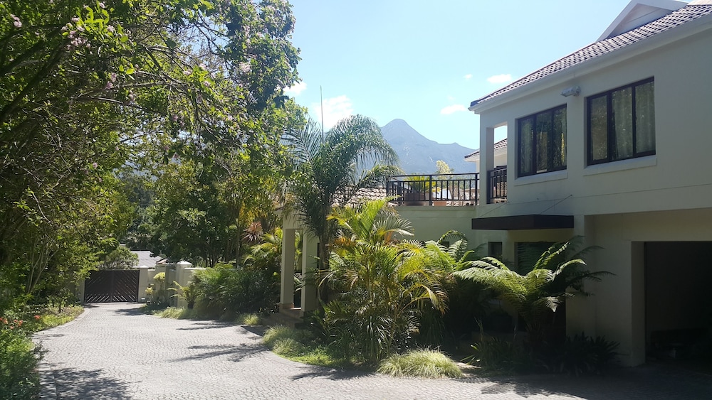 Cherry Berry Guest House 1/39