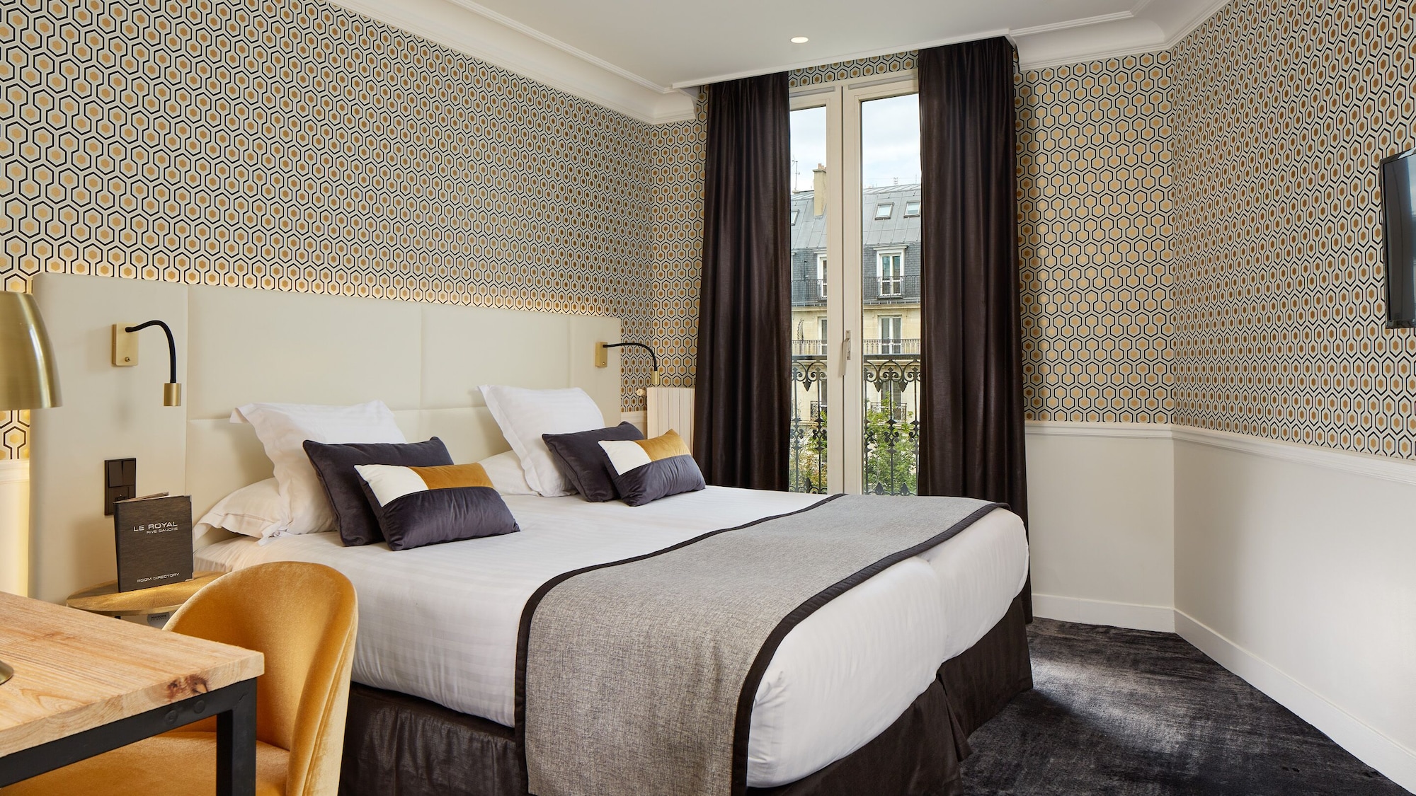SUPERIOR, DOUBLE OR TWIN BED