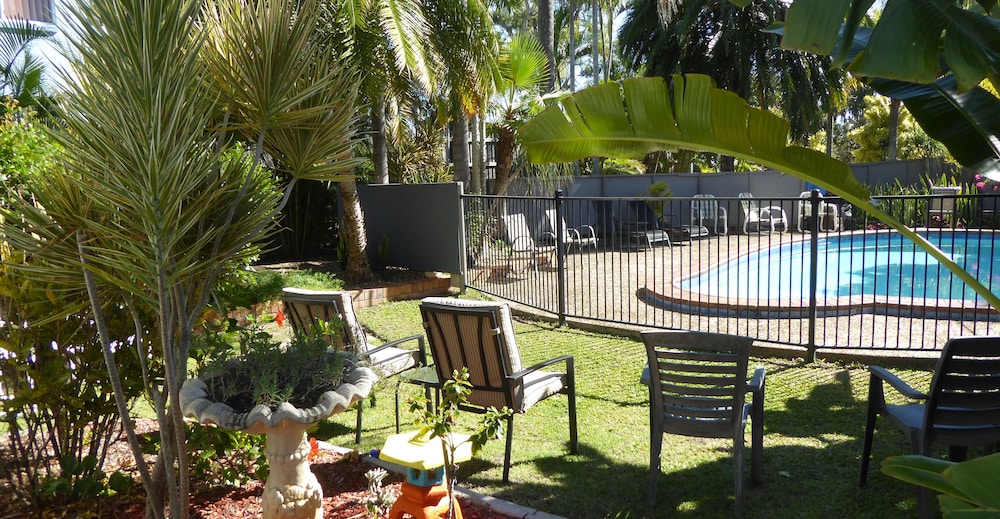 TOWER COURT MOTEL 15/44