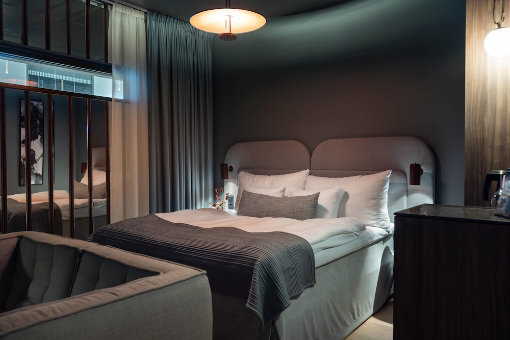 COMPACT, DOUBLE BED