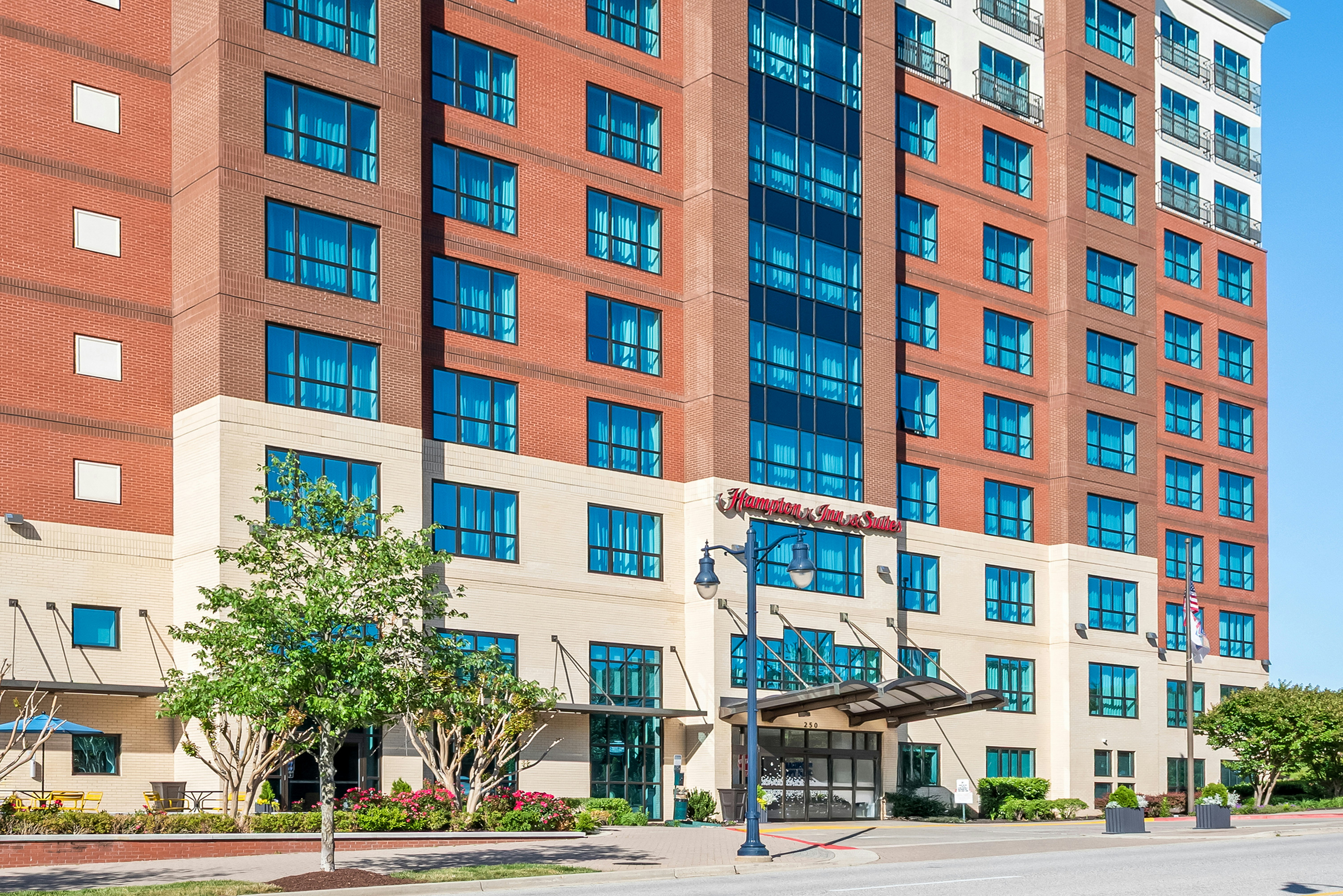 Hampton Inn & Suites National Harbor/Alexandria Area 42/43