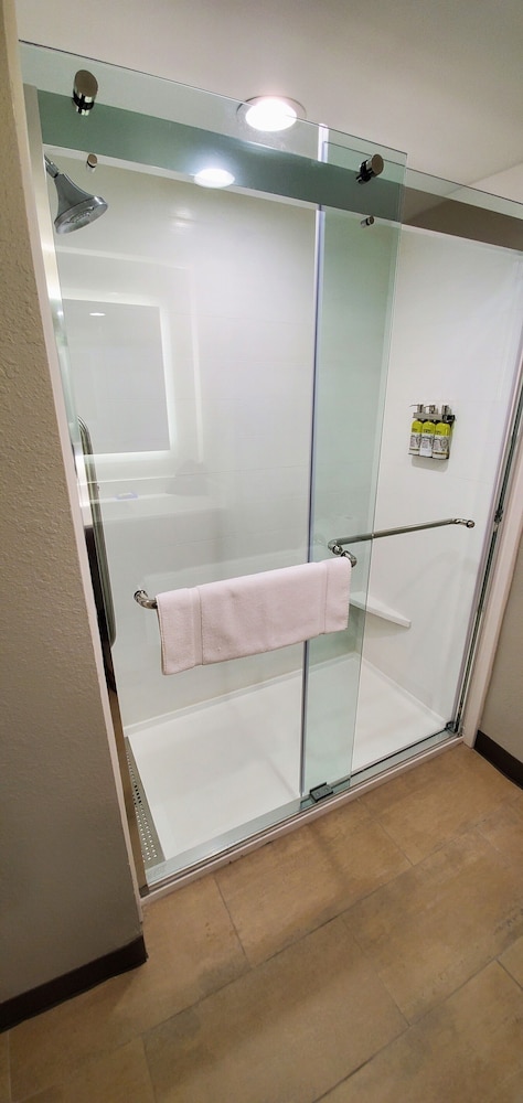Holiday Inn Express Hotel And Suites Kinston 43/72