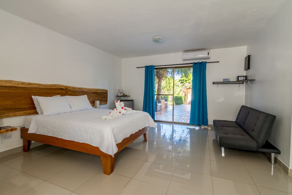 Hotel Ibiza 24/78