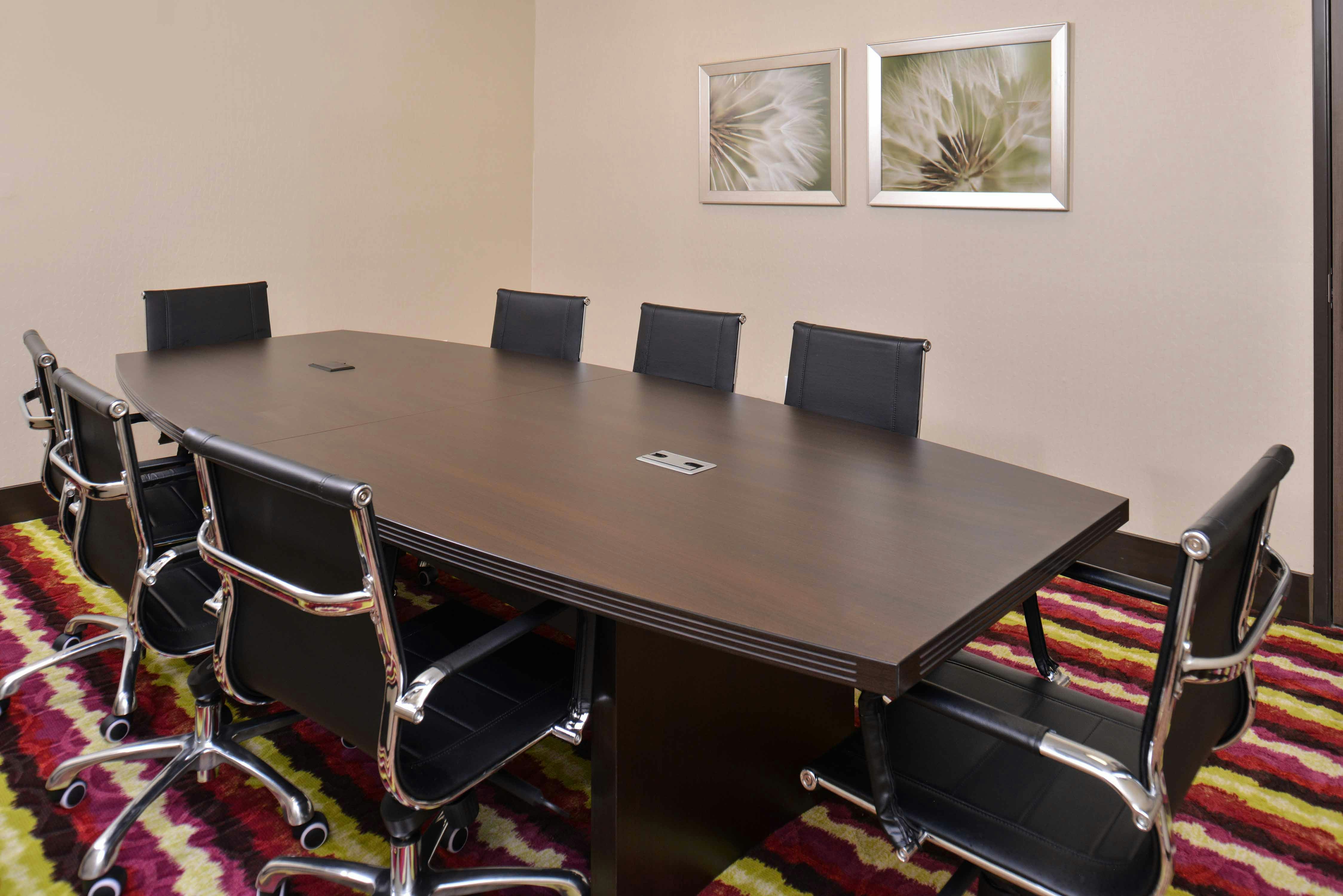 Hampton Inn Suites Dallas Market Center 67/75