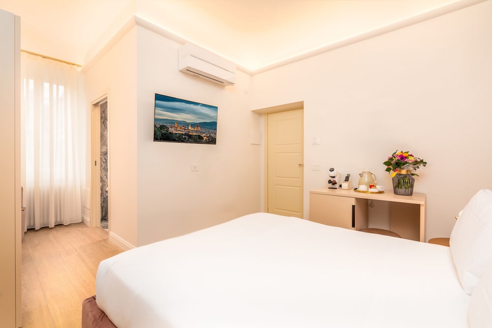 DELUXE, QUEEN BED
