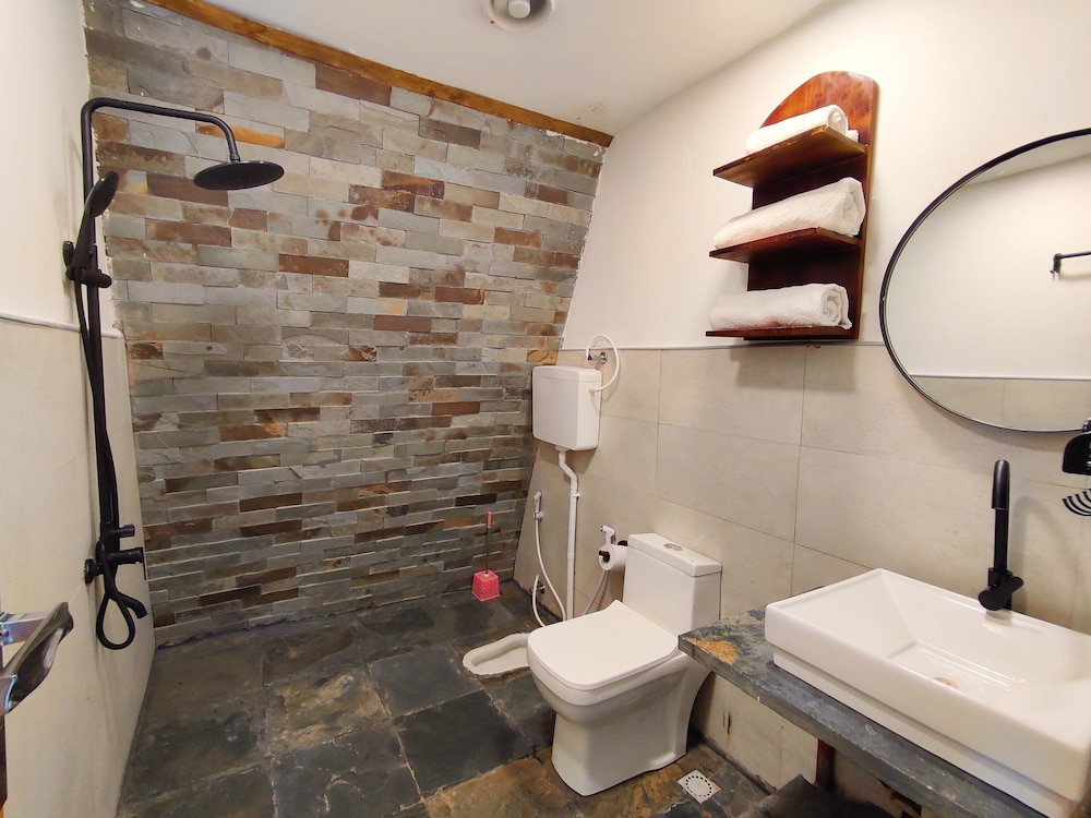 WAG HILL LODGE AND SPA 80/81