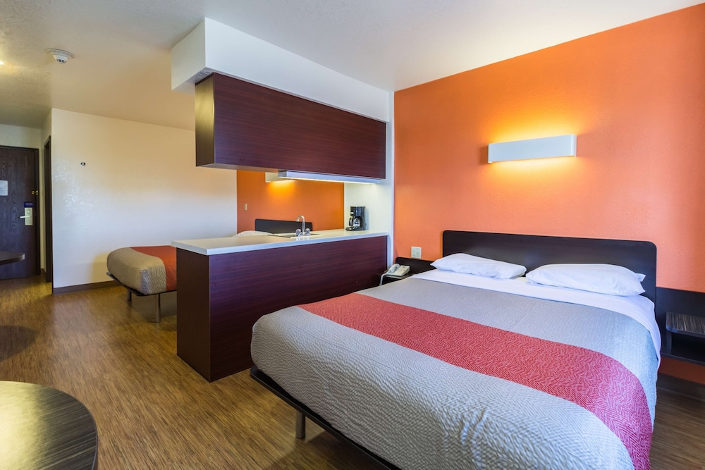 Motel6 Huron, OH - Sandusky 24/62