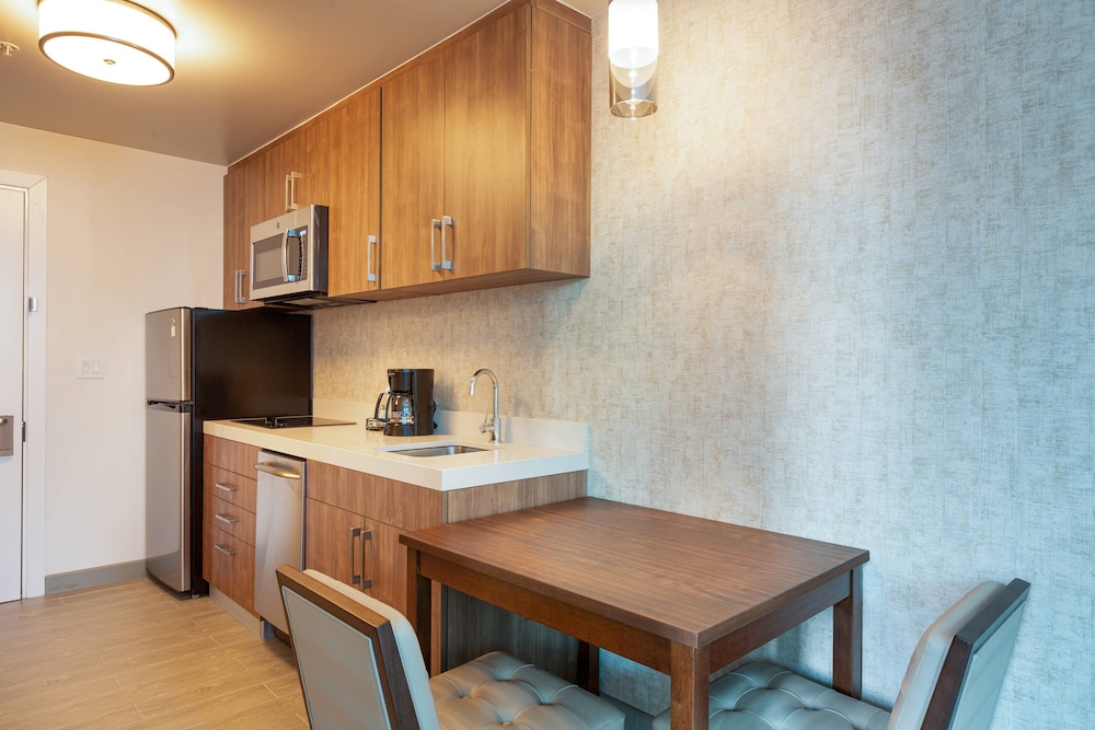 Residence Inn by Marriott Panama City 60/77