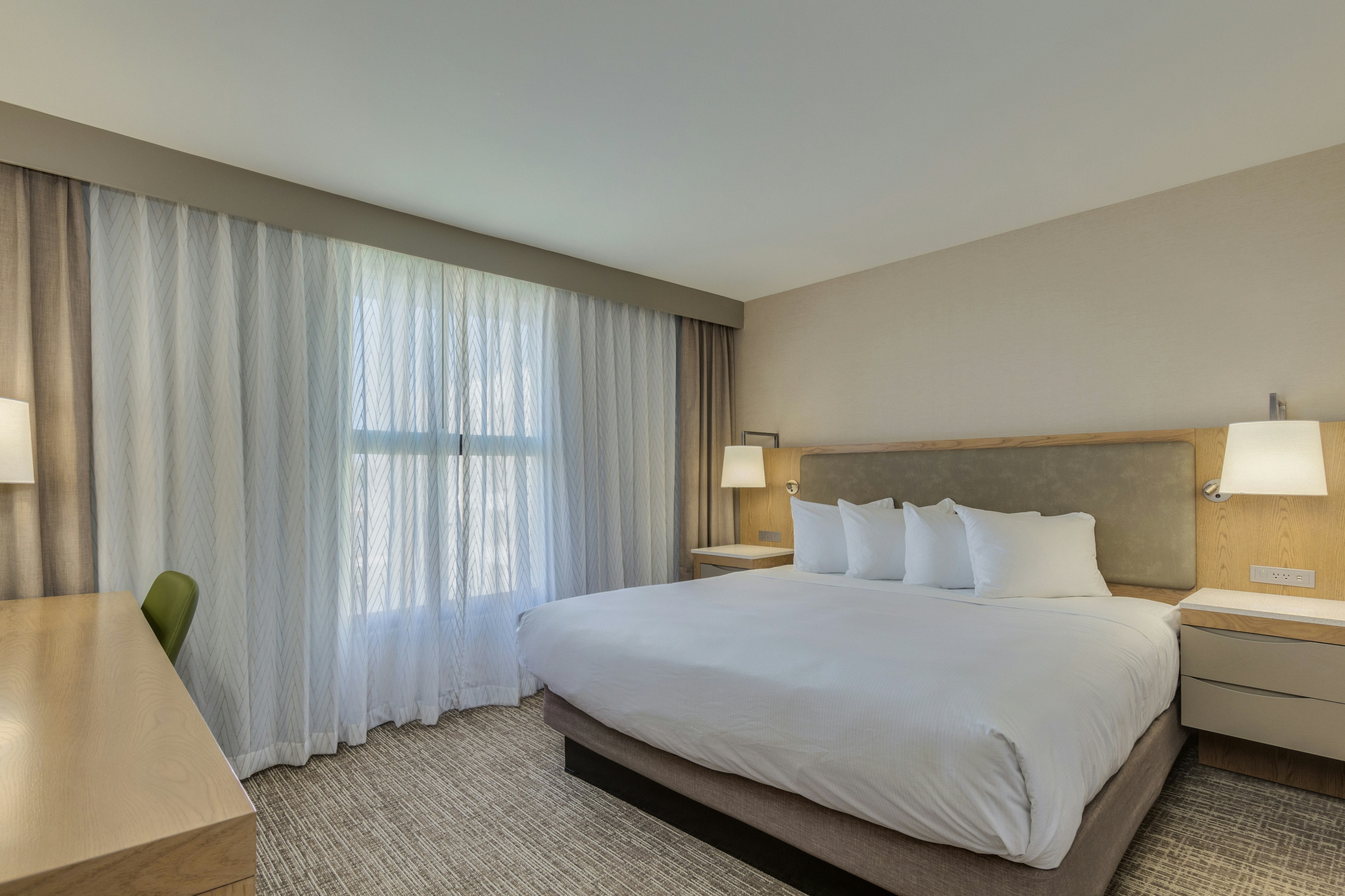 2 ROOMS, SUITE, KING BED, SOFA
