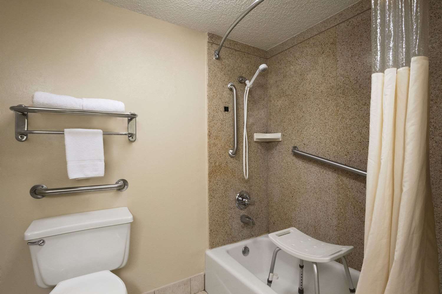 Days Inn Suites By Wyndham Tuscaloosa Univ of Alabama 5/5