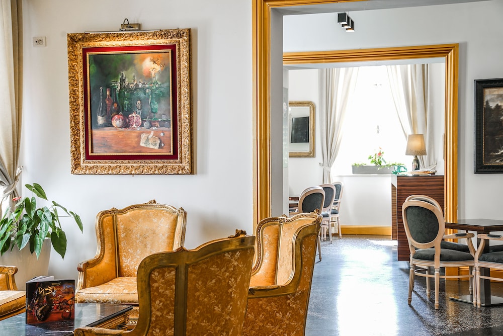 Hotel Assenzio Prague 38/48