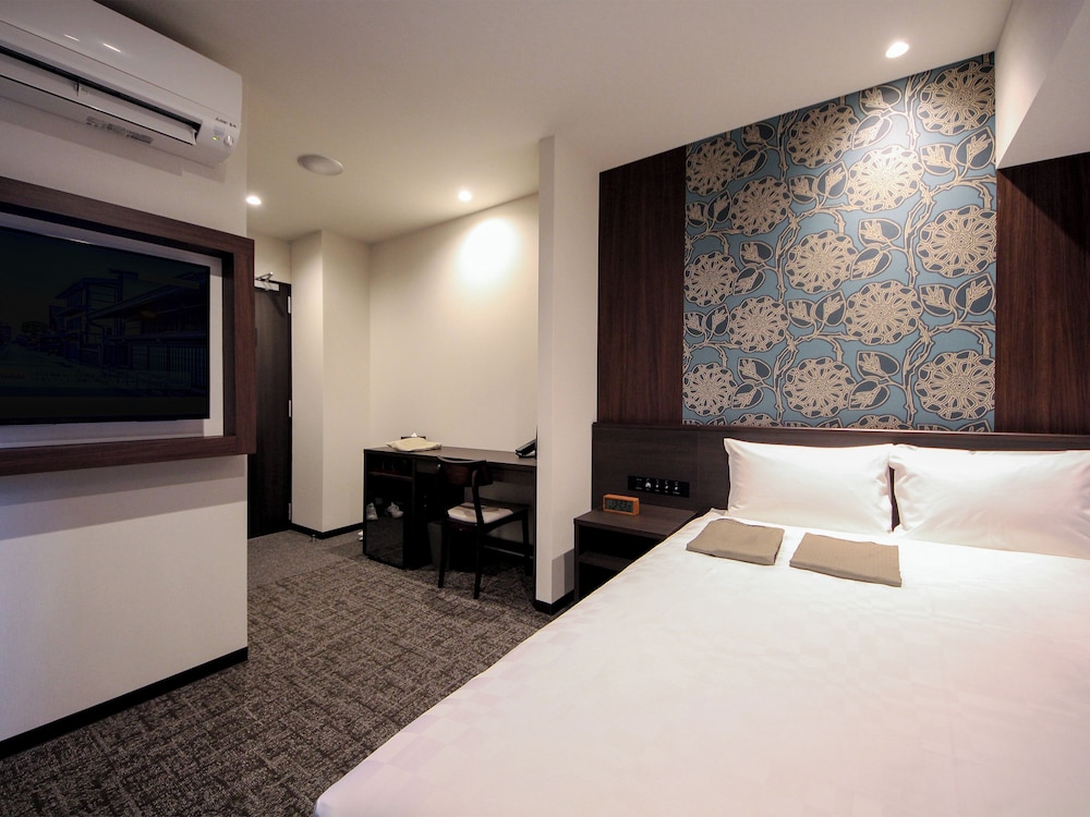 ROOM, DOUBLE BED
