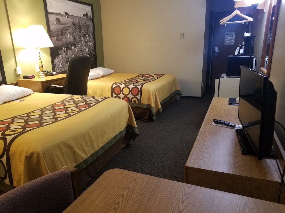 Super 8 Milbank Sd 36/49